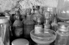 What Is the Difference Between a Vial & an Ampule?