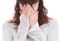 How to Reduce Sinus Bags Beneath the Eyes