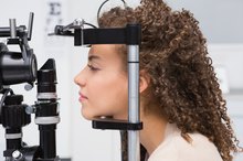 What Causes Light Flashes in the Eye?