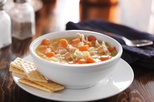 What Should You Eat With a Cold & Sore Throat?