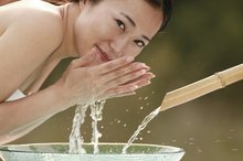 How to Extract Clogged Pores