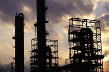 Signs & Symptoms of a Petroleum Allergy