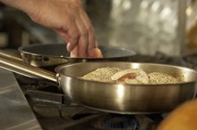 How to Treat a Burn From Kitchen Oil