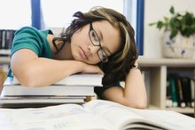 Signs & Symptoms of Iron Deficiency for Male Teenagers