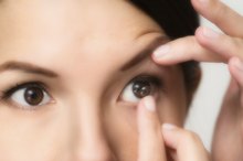 How to Clear Blurry Contacts