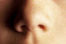 How to Give the Nose Moisture Without Saline Spray