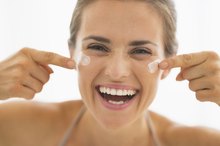 How to Use Moisturizer With Retin-A
