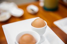 How to Mix Tuna With Egg Whites