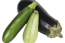 Natural Foods That Get Rid of Water Weight