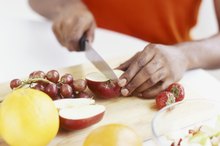 What Are the Benefits of Apples, Oranges & Grapes?