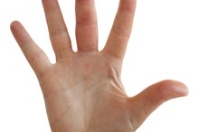 How to Reduce Swelling in the Fingers After an Animal Bite Infection
