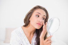 Does a Hot Compress Each Night for the Face Prevent Acne Flareups?