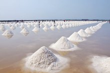 How to Cleanse the Colon With Sea Salt