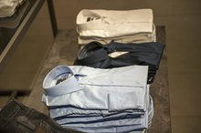 What Color T-Shirt Looks Good Under a Navy Button-Down?