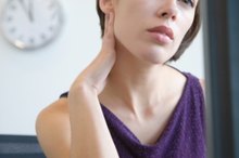 Retin-A Creams That Tighten the Neck