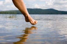 How to Heal a Stretched Tendon in the Foot