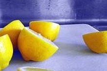 How to Do a Lemon Juice Candida Cleanse