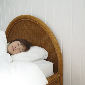 How to Wear a Back Support While You Sleep